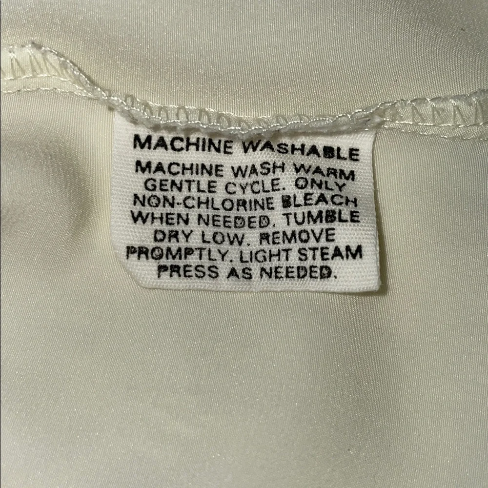 Vintage 1970’s Pendleton Women's Light Yellow Button Down Shirt. - Picture 5 of 5